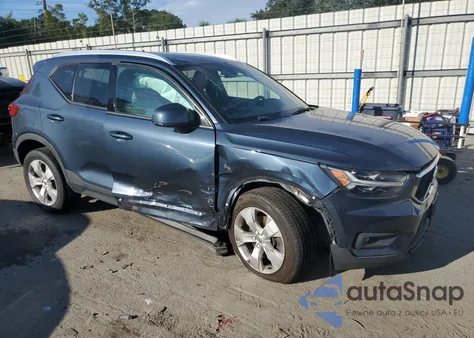 2021 Volvo Xc40 T4 Momentum z USA, uszkodzony, nr VIN YV4AC2HK4M2604185